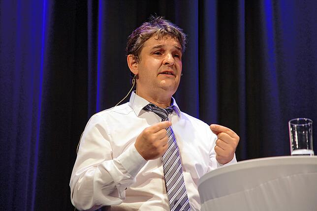 Herausforderer Helmut Happe will ebenfalls neuer Rathauschef in der Hohentwiel-Stadt werden.