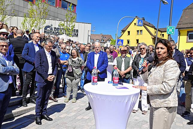 Bild 10: Tausende feiern St. Georgens neue Stadtmitte