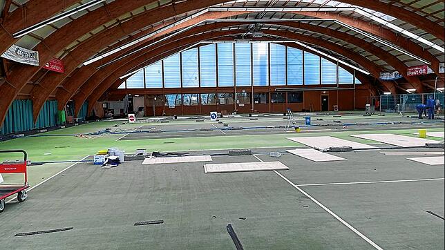 In Spitzenzeiten wurden hier bis zu 1000 Menschen am Tag geimpft. Jetzt wird die Halle wieder von den Tennissportlern genutzt.