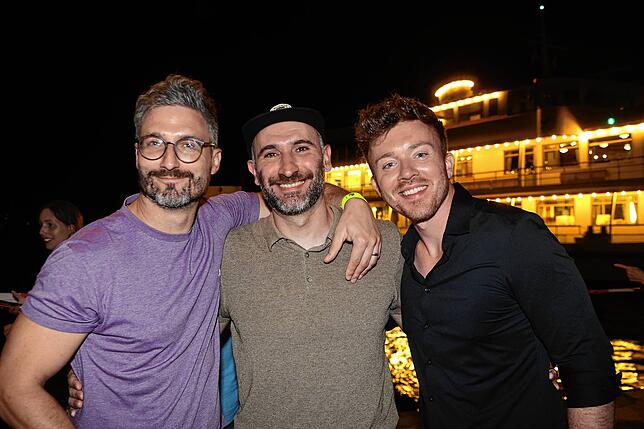Bild 6: Seenachtfest 2024: Party auf dem Festgelände. Hier sorgen DJs und Bands für Stimmung bei den Gästen
