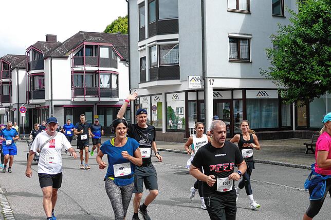 Bild 27: Donaueschingen schnürt die Laufschuhe. Schutzengellauf für den guten Zweck bringt 11000 Euro ein.