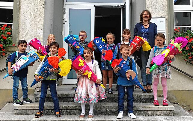 Die Erstklässler der Grundschule Fützen mit der Klassenlehrerin der Kombinationsklasse 1/2, Regine Meder.