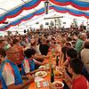 Da wird es eng an den Biertischen: Der Musikverein Weithart veranstaltet vom 22. bis 24. Juni sein traditionelles Sommerfest.