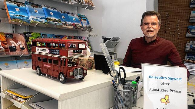 Schluss nach 34 Jahren: Klaus Sigwart muss sein Reisebüro in der Villinger Rietstraße schließen. Der Grund ist die Corona-Krise und ...