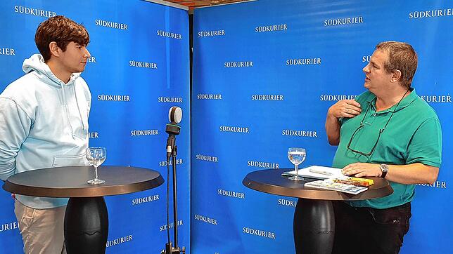 Beim SÜDKURIER-Format &bdquo;Blind Date mit dem Kandidaten&ldquo; traf Jareem Khawaja aus Laufenburg (links), der für die FDP in den ...