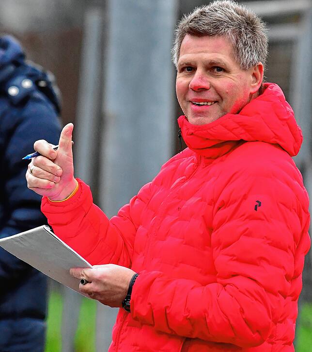 Unparteiisch mit Leidenschaft: Uwe Seifert (57) aus Waldshut ist Schiedsrichter seit 2004. Mit Fußball begann er als Kind in seiner ...