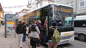 Die Stadt Tuttlingen plant eine Ausweitung der ÖPNV-Fahrzeiten. Ab dem 1. Mai 2024 sollen die Busse bis 24 Uhr fahren. Bild: Stadt ...