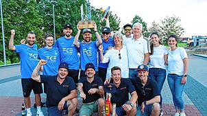 Die Mannschaften FC (M)alle, die Weissers und die Feuerwehr platzieren sich beim Laienturnier der Eisstockschützen in Mönchweiler vorn. ...