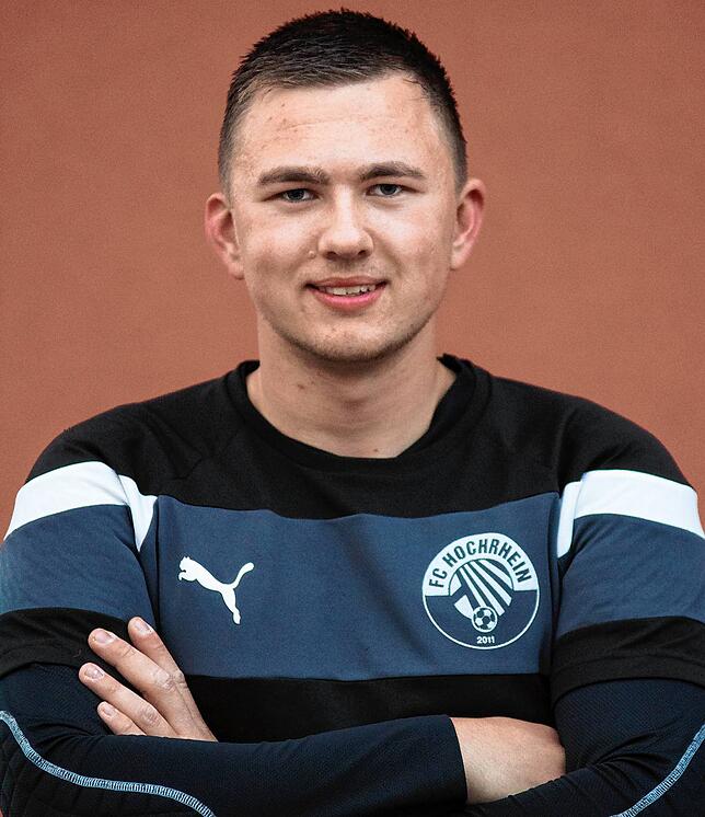 Lukas Stelter (23) lebt in Hohentengen und ist Anlagen-Mechaniker von Beruf. Begonnen hat der Torhüter als kleiner Junge beim seinerzeit ...