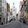 Das Franziskanertor in der Überlinger Altstadt: Die Glocke im Turm geht seit Monaten nicht pünktlich.