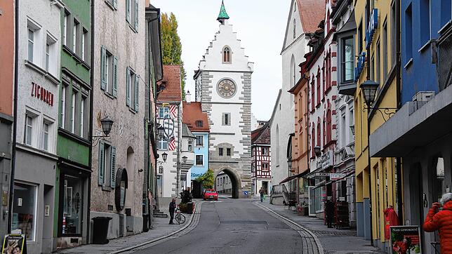 Das Franziskanertor in der Überlinger Altstadt: Die Glocke im Turm geht seit Monaten nicht pünktlich.