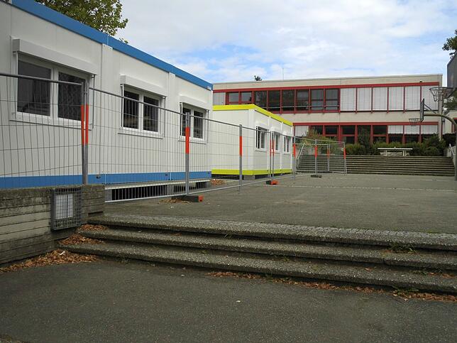 Wegen des unerwarteten Anstiegs der Schülerzahlen müssen seit dem Schuljahr 2016/17 mehrere Klassen am Schulzentrum in der ...
