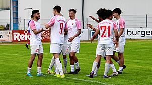 Jubel beim Türk. SV Singen nach dem Sieg in der Verbandsliga gegen den FV Elzach-Yach.