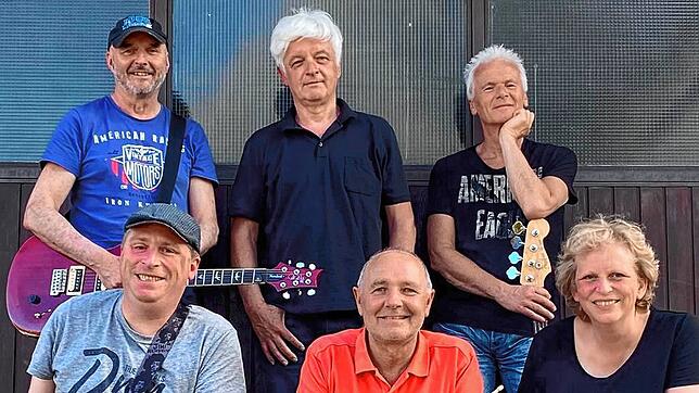 Die Band Crossfire eröffnet das 9. Rengetsweiler Open Air. Karten sind für acht Euro im Vorverkauf in der Volksbank Filiale Wald erhältlich.