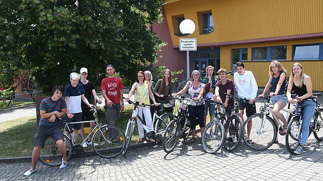 Sie freuen sich auf die autofreien Schultage an der Waldorfschule im Stockacher Ortsteil Wahlwies (v.l.): Julius Schwehr, Luis Ruby, ...