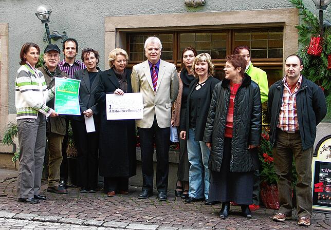 Die Organisatoren der ersten Altstadtweihnacht 2004 (von links): Michaela Werne, Gerd Philipp, Roland Sens, Martina Brutsche, Gabi ...