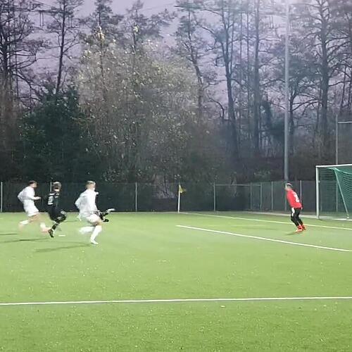 Jason Cerimi feiert Tore gegen FC Wittlingen