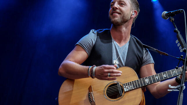 James Morrison braucht nicht viel, um seine Fans zu begeistern: Der Brite hat ein Händchen für seine Gitarre und für Songs, die auch 13 ...