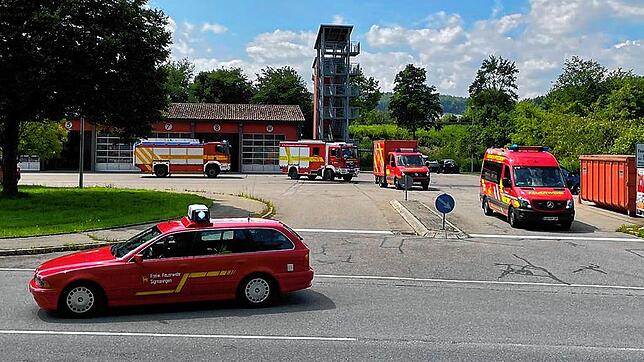 Die Feuerwehren aus dem Landkreis Sigmaringen sind aktuell auf dem Weg ins Krisengebiet. In Bruchsal erfahren die Feuerwehrmitglieder, ...