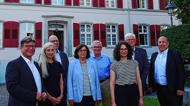Ihr Engagement gilt dem jüdischen Museum hinter ihnen: Gailingens Bürgermeister Thomas Auer, Carmen Scheide, Erik Petri, Heike ...