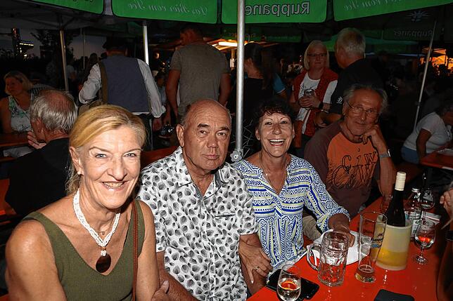Bild 12: Party im Konstanzer Vorort: Auf dem Dingelsdorfer Herbstfest treffen sich Jung und Alt