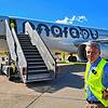 Detlef Schäfer auf dem Rollfeld des Flughafen Friedrichshafen. Die Maschine der Marabu Airlines verbindet den Bodensee-Airport mit der ...