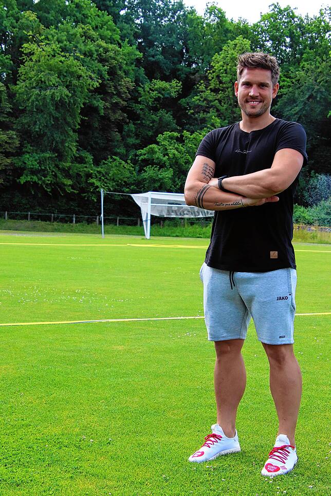 Oliver Sorg auf dem Rasen im Mettnau-Stadion beim FC 03 Radolfzell.