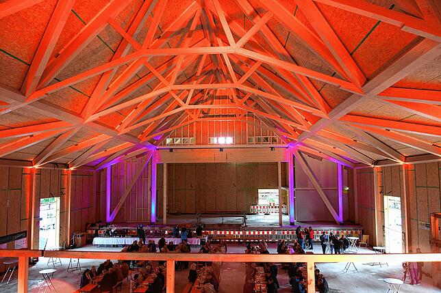 Nun ist das Dach geschlossen: Blick in den Saal der neuen Scheffelhalle, der ohne zusätzliche Stützen auskommt.