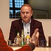Jan Zeitler, Oberbürgermeister von Überlingen, im Gespräch mit SÜDKURIER-Mitarbeiter Hanspeter Walter.