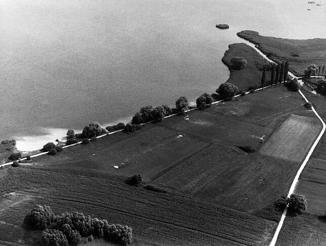So sahen im Juli 1979 die drei Fußballplätze zwischen Bodman und Ludwigshafen im Gebiet &bdquo;Im Hangen&ldquo; aus. Heute ist dort ...