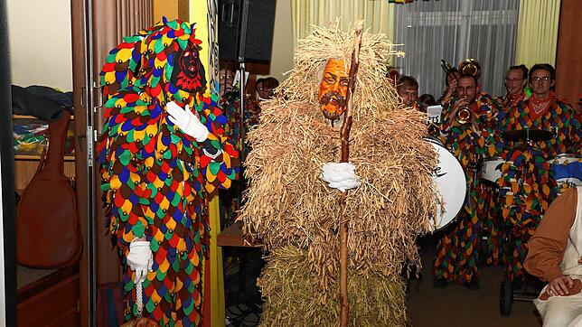 Hansele und Hoorige Bär waren die Stars beim 75-jährigen Jubiläum der Gruppe der Poppele-Zunft. In einer Festschrift kann ihre ...