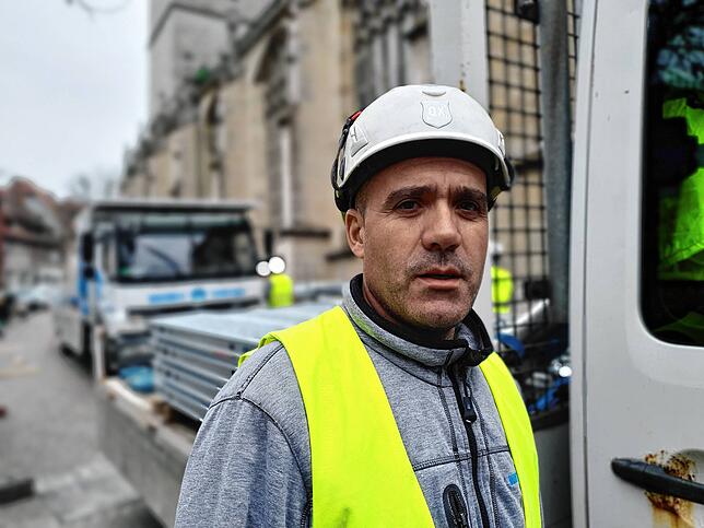 Basri Peci ist als Vorarbeiter beim Gerüstbau beschäftigt.
