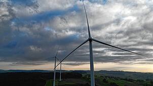 Zwischen Heiligenberg und Pfullendorf stehen (oberhalb von Straß, beziehungsweise Hattenweiler) drei Windkraftanlagen. Weitere sollen in ...