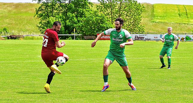 Bild 23: SV Waldhaus II gewinnt Kellerduell gegen DTFV Bad Säckingen mit 2:1 – und wir haben Fotos!