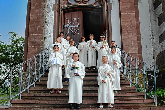 Zwölf Kinder aus den katholischen Pfarrgemeinden St. Peter und Paul Grießen, St. Katharina Geißlingen und Mariä Himmelfahrt Bühl haben ...