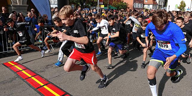 (Archivbild) Der letzte Altstadtlauf? 2019 waren noch tausende jugendliche und erwachsene Sportler am Start. Nun will der Turnverein ...