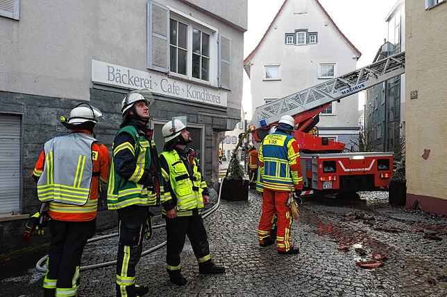 Rund 200 Feuerwehrleute waren in der Silvesternacht in Meßkirch im Einsatz.