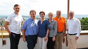 Einige Mitglieder des Hotelkreises auf der Dachterrasse des Hotel K99: (von links) Žika Bibulović vom Hotel am Stadtgarten, Christian ...