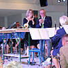 Mit herzlichen Beifall danken der scheidende Dirigent Michael Jerg und seine Gattin Christa Jerg den Musikerinnen und Musikern der ...