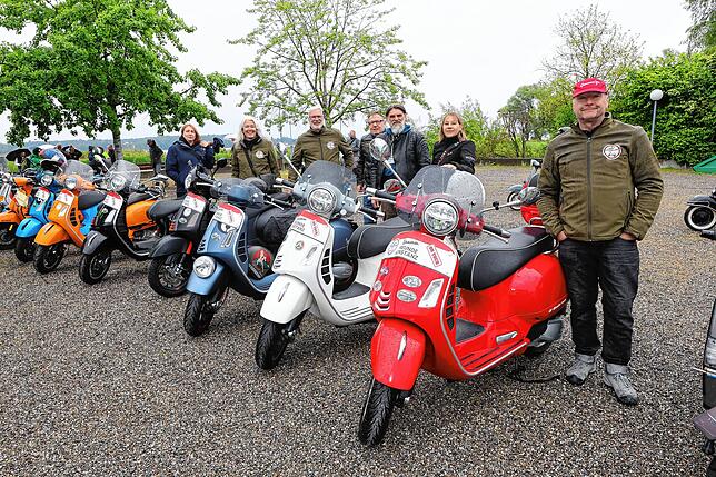 Bild 20: Vespa-Treffen am Bodensee: Am Kreuzlinger Hafen kommen drei Nationen zusammen