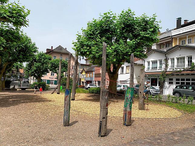 Ein Kletterpark mitten in der Waldshuter Innenstadt bereitet vor allem den größeren Kinder viel Freude.