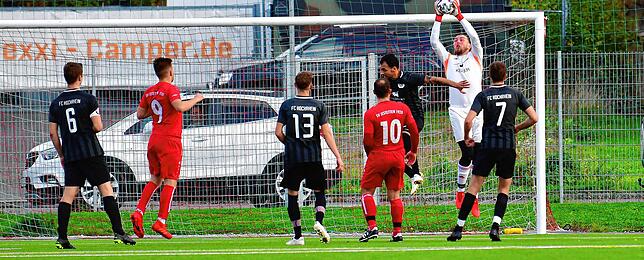 Bild 6: FC Hochrhein gewinnt das Derby beim SV Jestetten mit 3:1 &ndash; und wir haben Bilder!