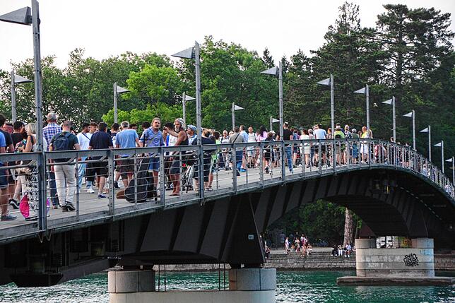 Bild 20: Run auf den großen Flohmarkt mit mehr als 1000 Ständen in Konstanz