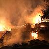 Das Hofgut Balisheim ist nach einem verheerenden Feuer völlig zerstört worden.  Dutzende Feuerwehrautos und Männer kämpften gegen die ...