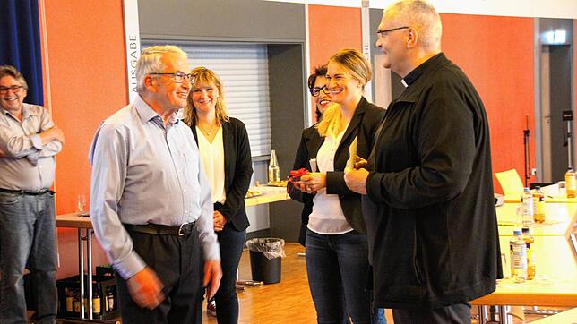 Vor der konstituierenden Sitzung des Pfarrgemeinderates fand die Verabschiedung im Konradsaal statt. Nach 45 Jahren im Pfarrgemeinderat ...