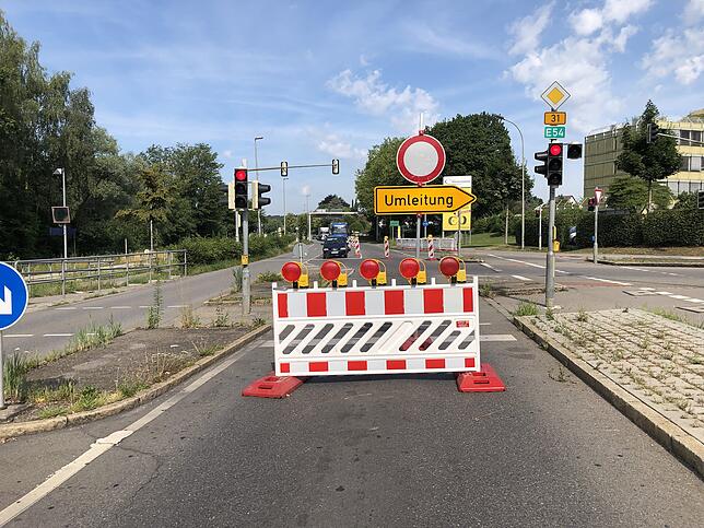 Die Bundesstraße 31 zwischen Friedrichshafen und Fischbach ist in Richtung Überlingen gesperrt. Eine Umleitung ist eingerichtet.