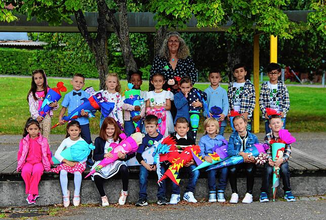 Die Klasse 1b der Hochrheinschule Gailingen mit ihrer Klassenlehrerin Gabriele Walter.