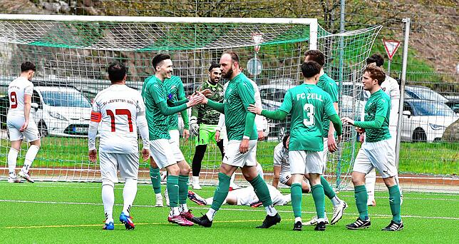 Bild 43: FC Zell feiert 7:0-Kantersieg gegen SV Jestetten – und wir haben Fotos!
