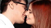 Alina und Benny leben im Schwarzwald, sind verheiratet und lieben sich. Sie haben aber jeweils auch eine weitere Beziehung. Polyamorie ...