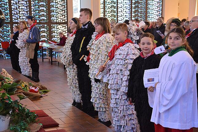 Bild 43: Bilder vom Narrentreffen der Urviecher-Zunft: Narrenmesse und Zunftmeisterempfang